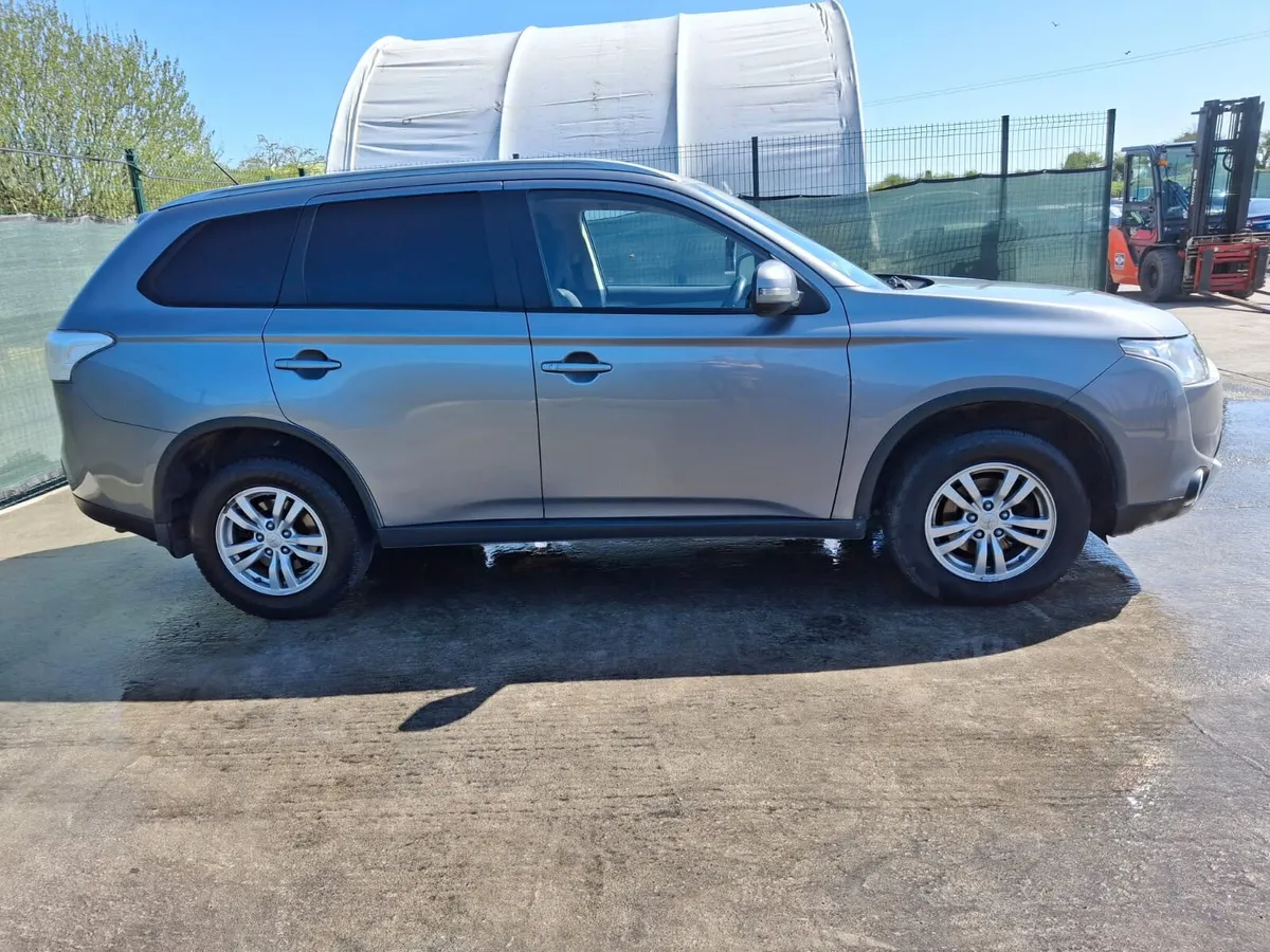 152 Mitsubishi Outlander commercial - Image 4