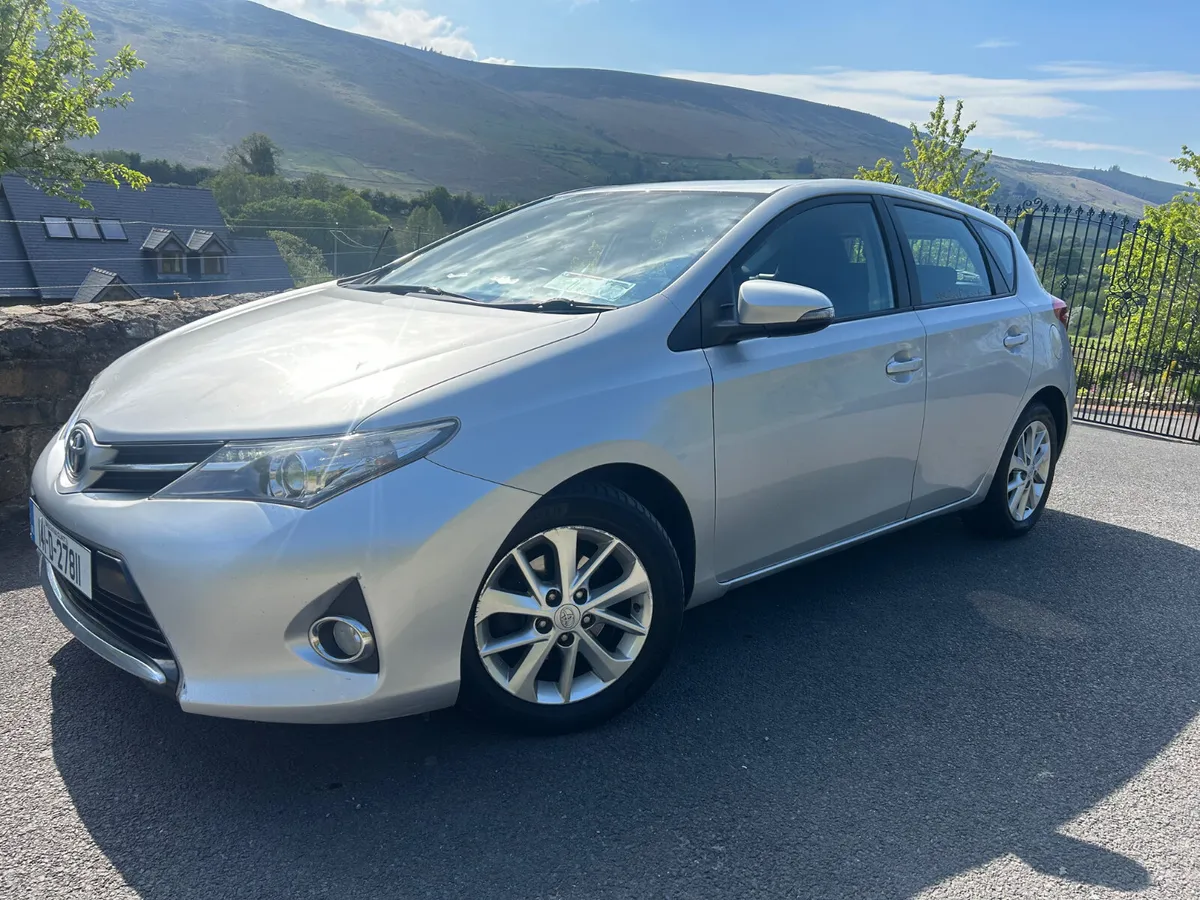 Toyota Auris 2014 1.4 D-4D AURA 4DR - Image 2