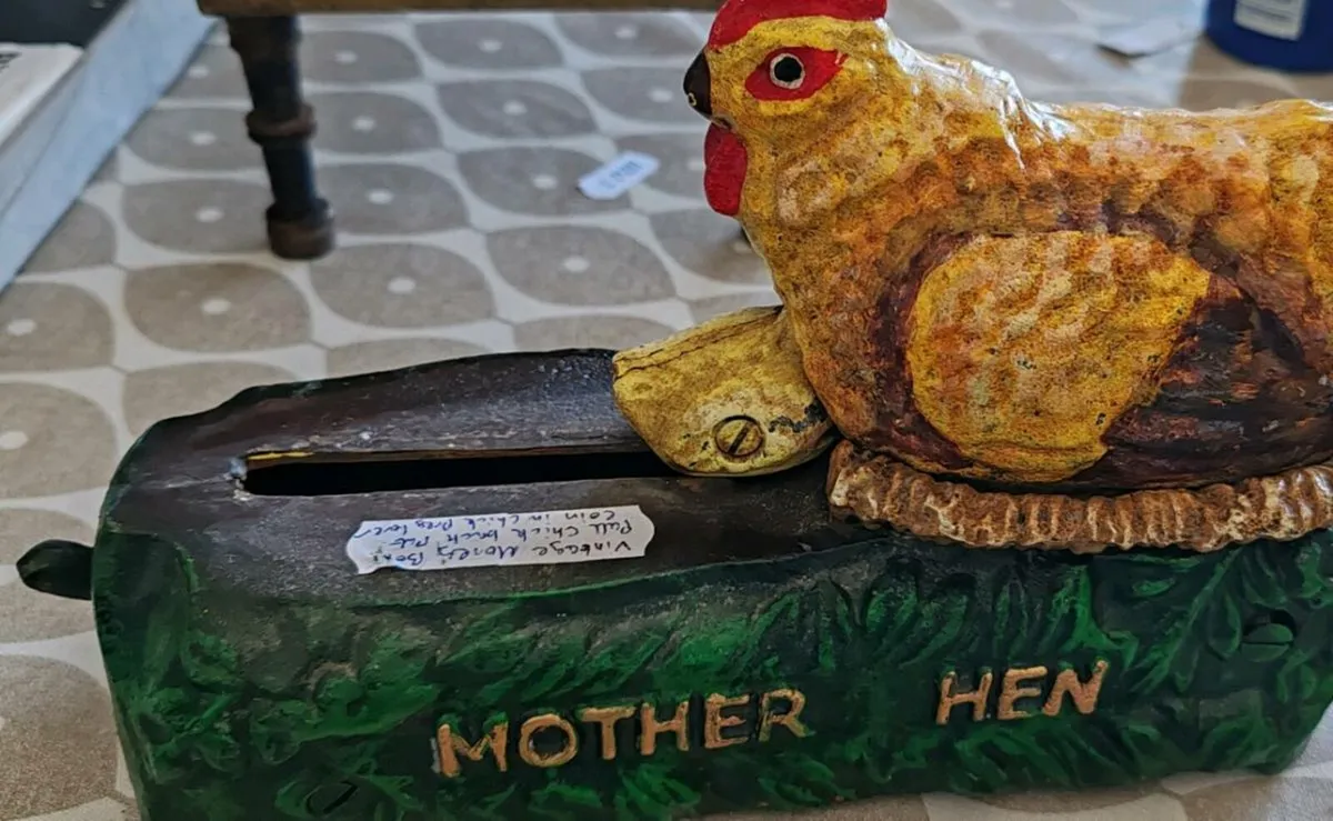 Antique mechanical Mother Hen money box - Image 1