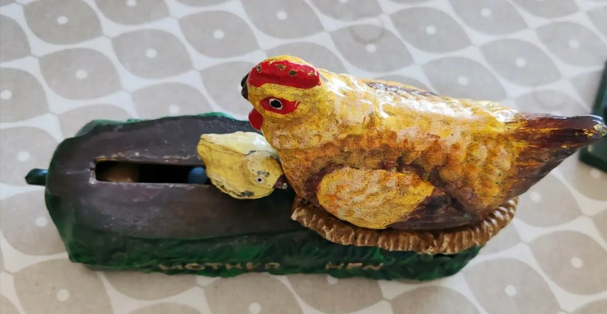Antique mechanical Mother Hen money box - Image 4