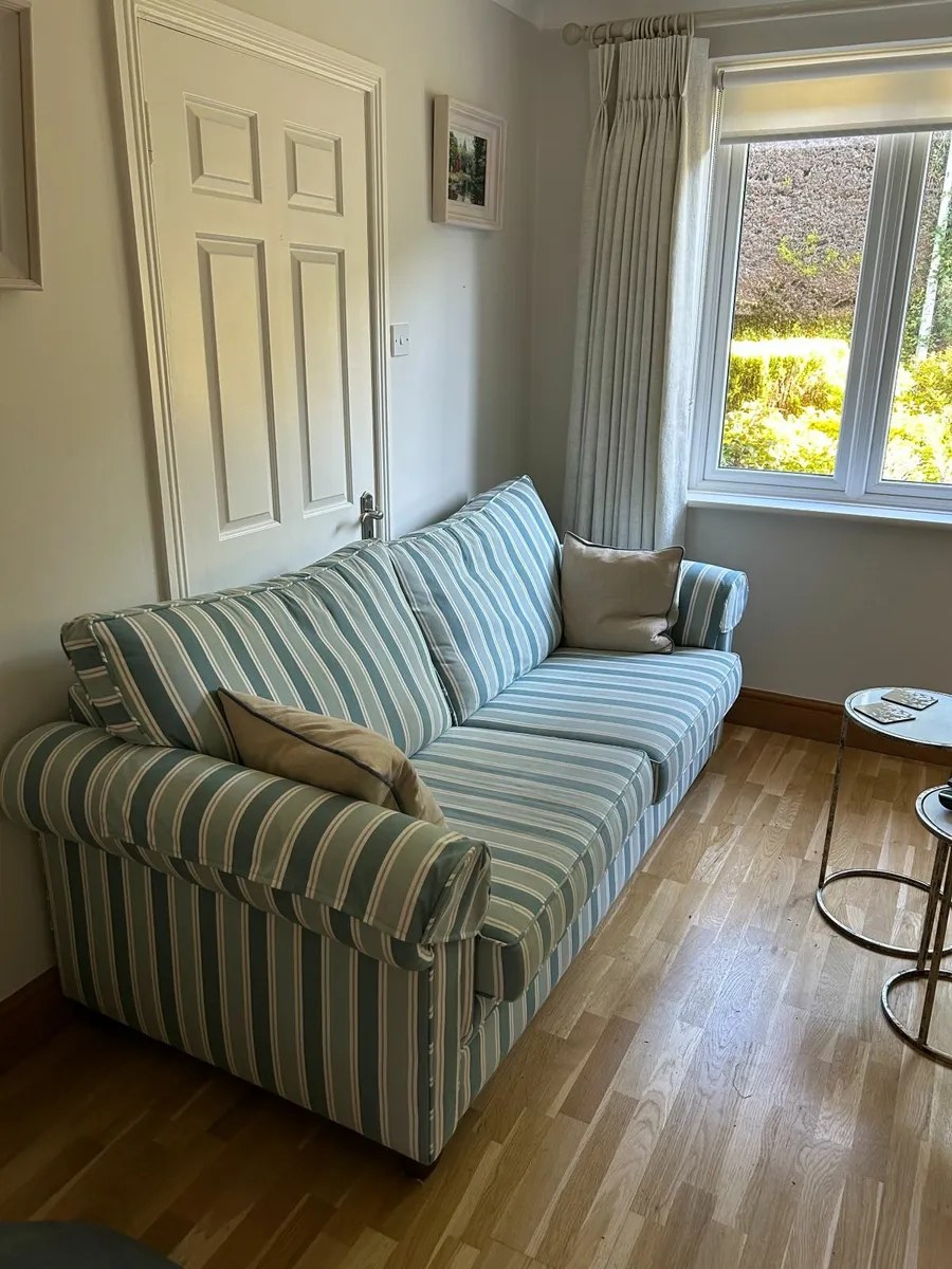 Stripey Couch - Image 1
