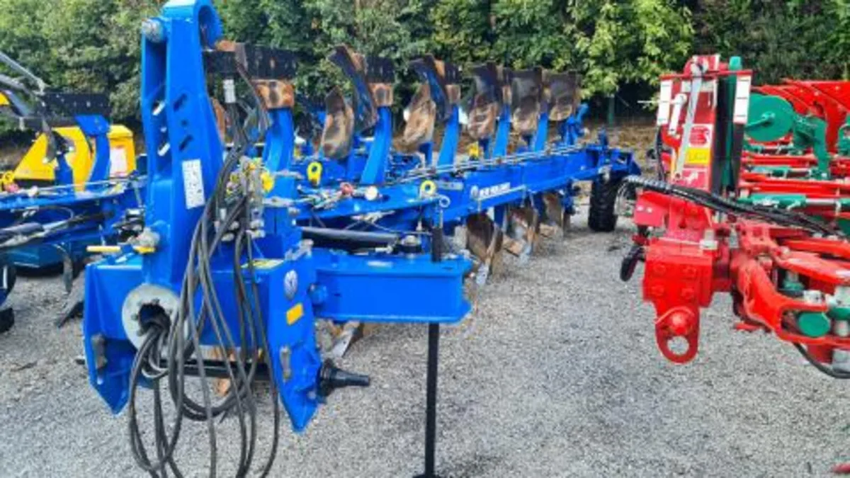 NEW HOLLAND PXV6H 5+1 6 FURROW PLOUGH - Image 1