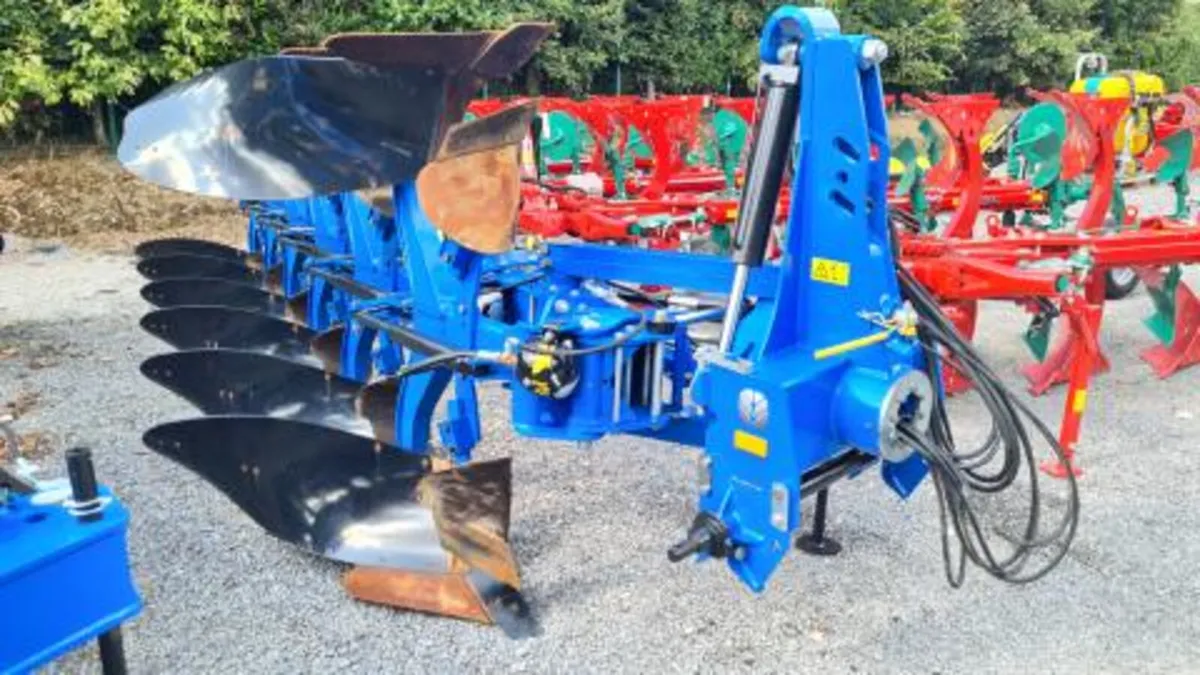 NEW HOLLAND PXV6H 5+1 6 FURROW PLOUGH - Image 2