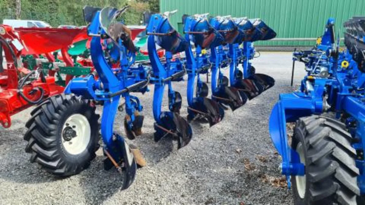 NEW HOLLAND PXV6H 5+1 6 FURROW PLOUGH - Image 3