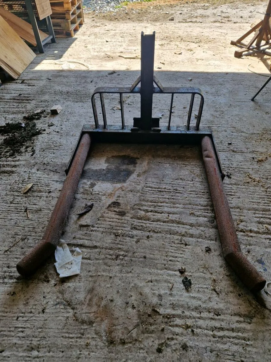 Bale handler - Image 1