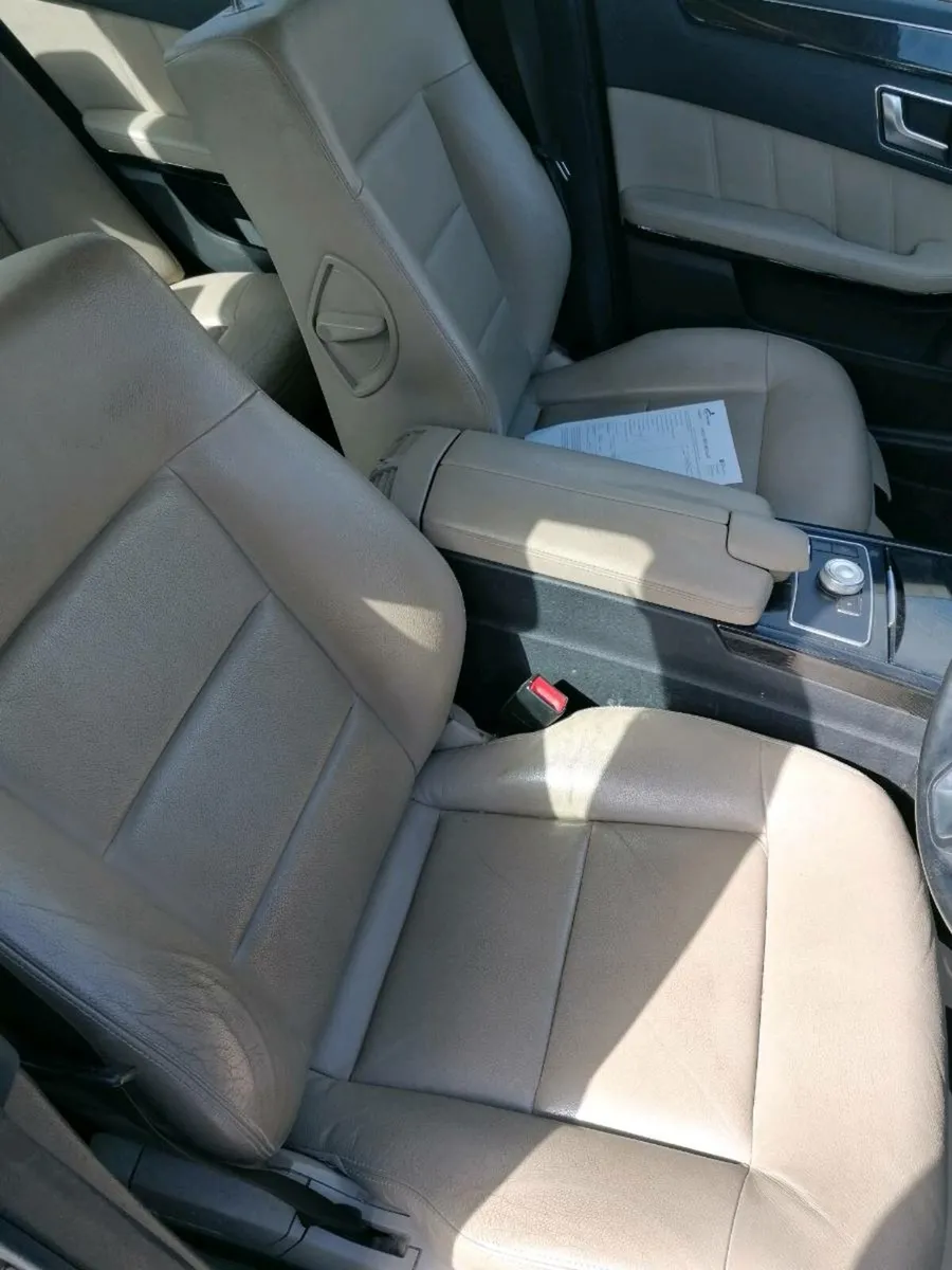 Mercedes E220 - Image 3