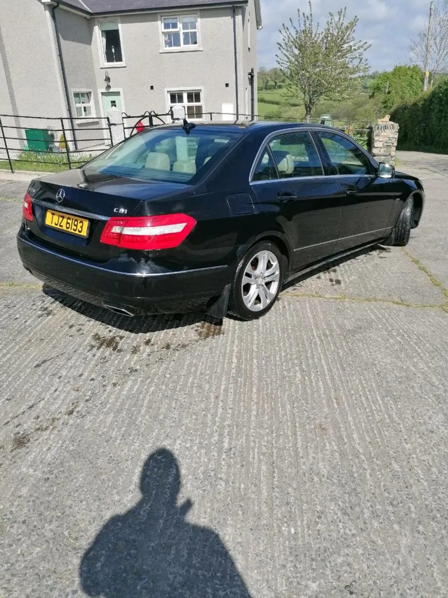 Mercedes E220 - Image 4