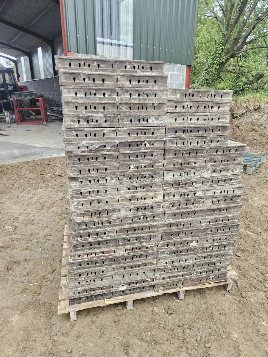 Shuttering + construction equipment - Image 2