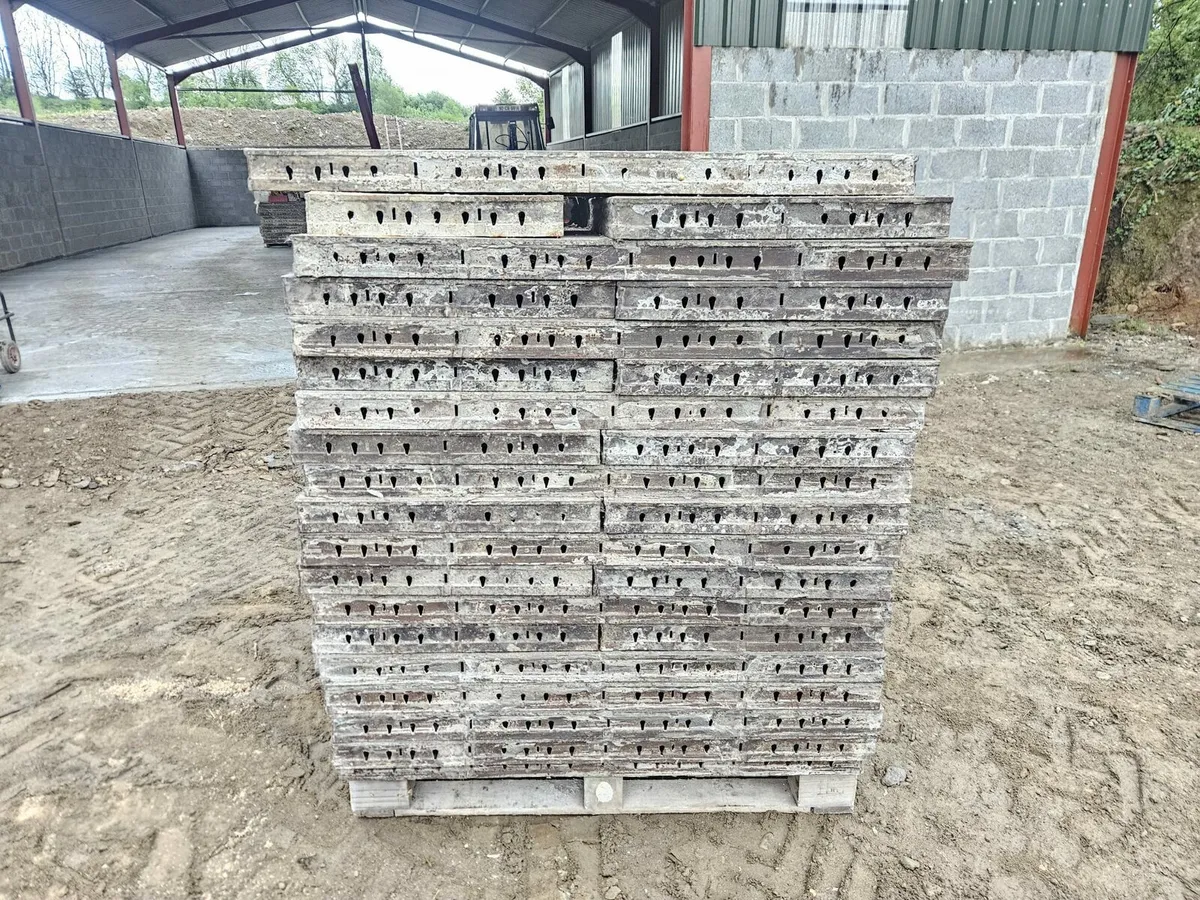 Shuttering + construction equipment - Image 4