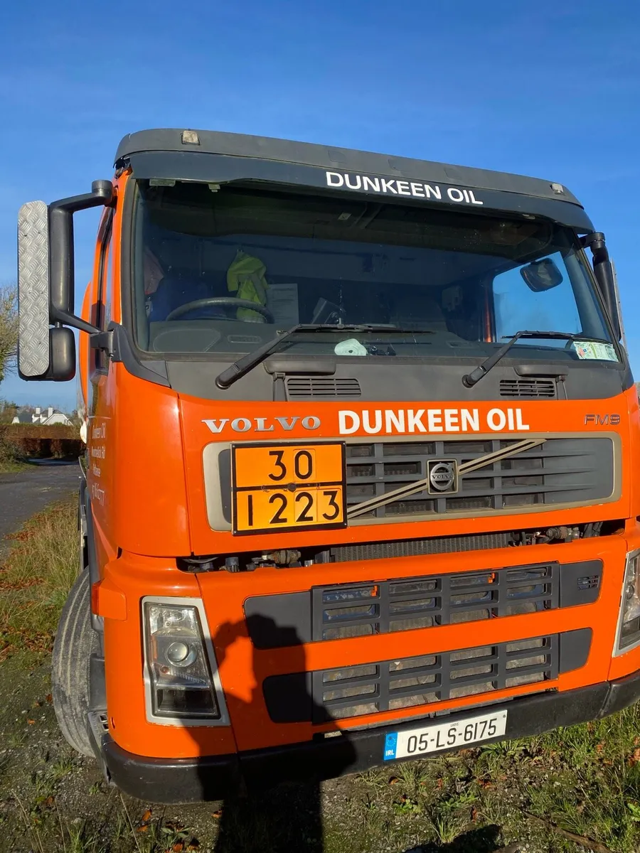 Oil tanker - Image 3