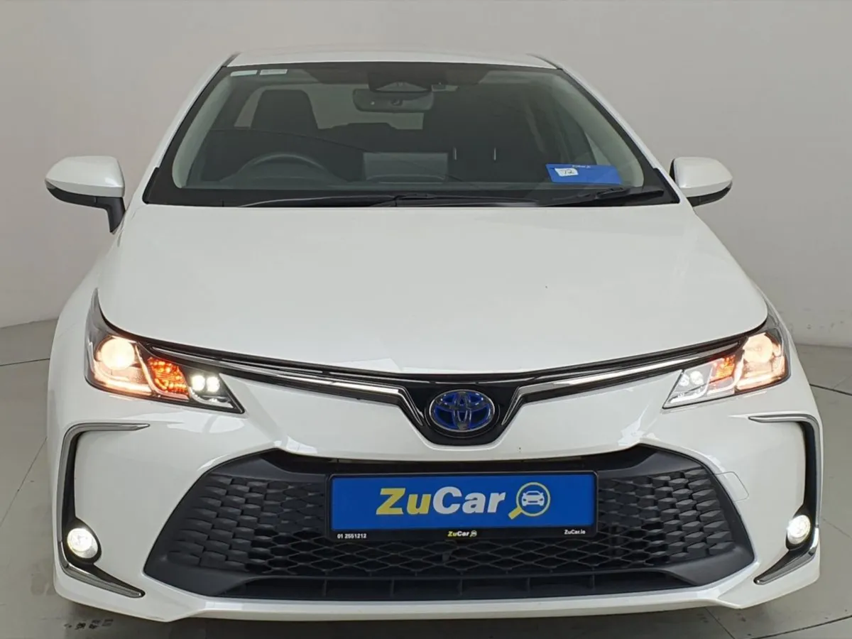 Toyota Corolla  72 1.8 Hybrid Luna Sport Saloon - Image 3