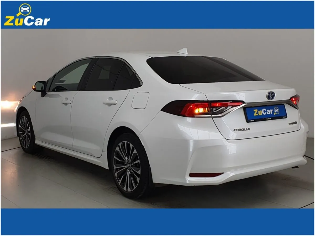 Toyota Corolla  72 1.8 Hybrid Luna Sport Saloon - Image 4