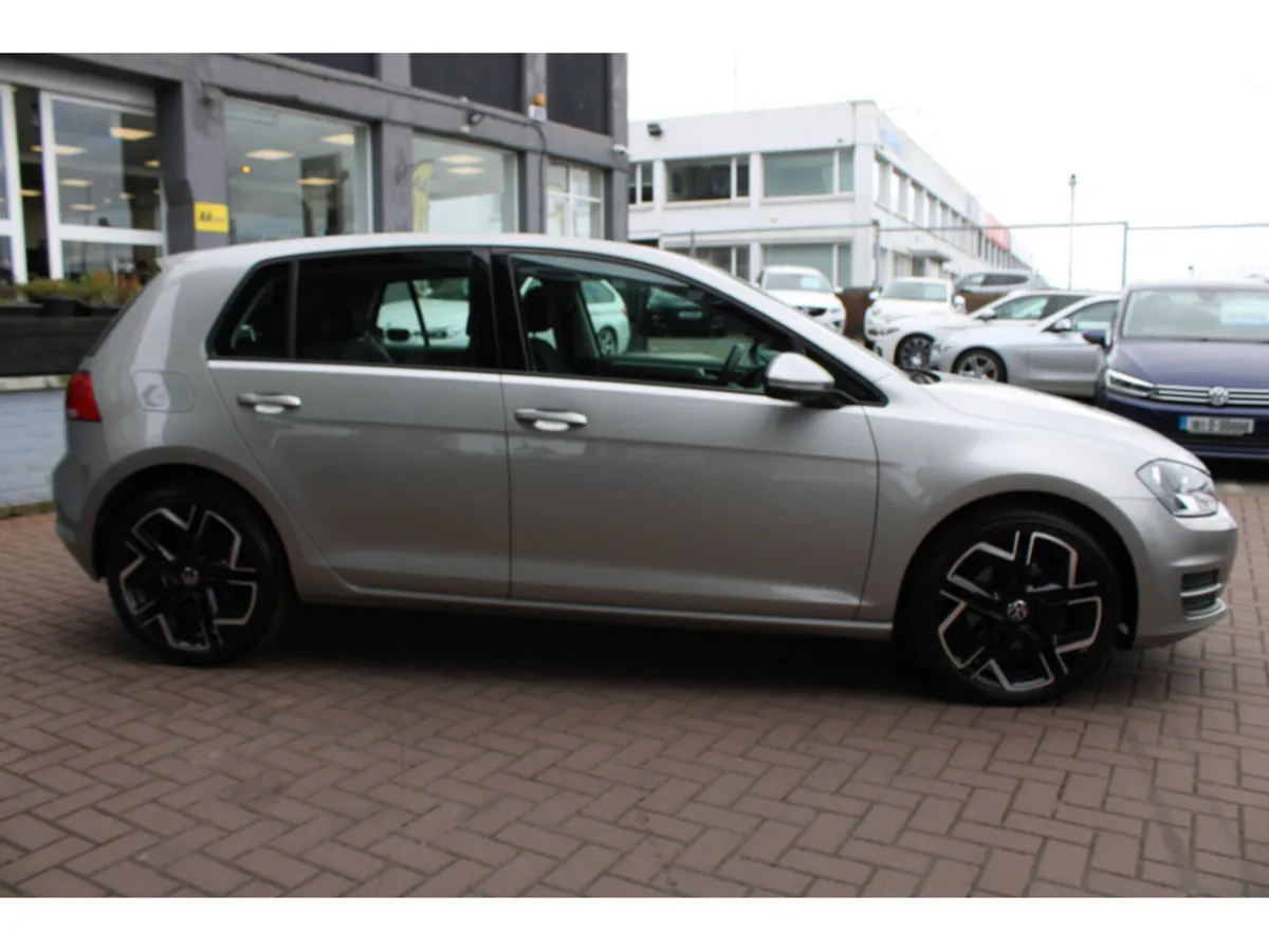 Volkswagen Golf 1.6 TDI TRENDINE 5DR HATCHBACK 110 - Image 3