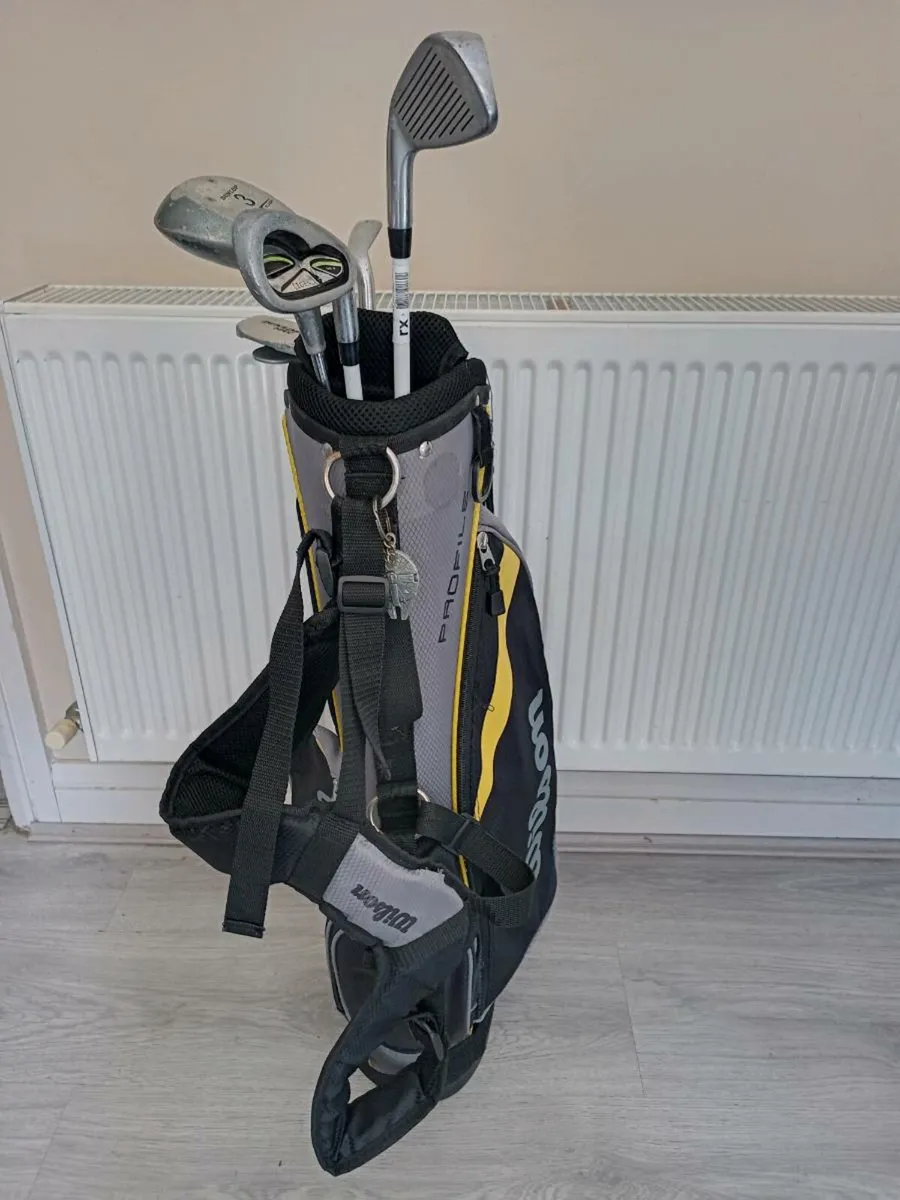 Kids golf bag with some clubs - Image 2