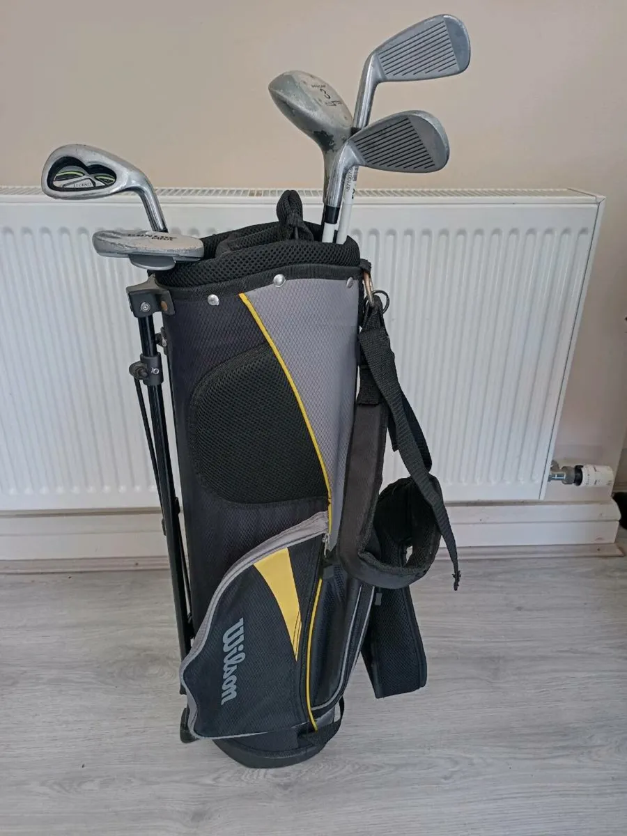 Kids golf bag with some clubs - Image 4