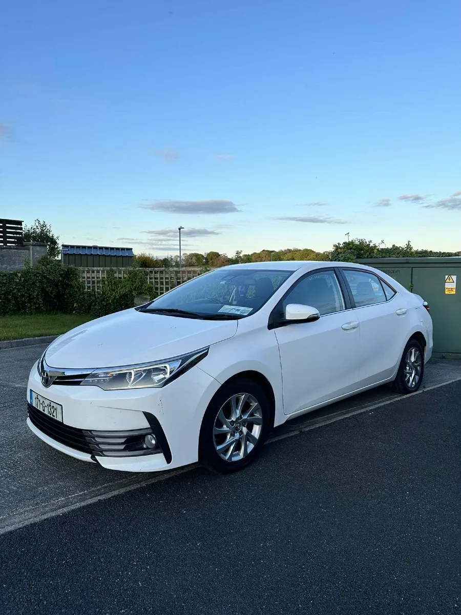 Toyota Corolla 2017 - Image 2