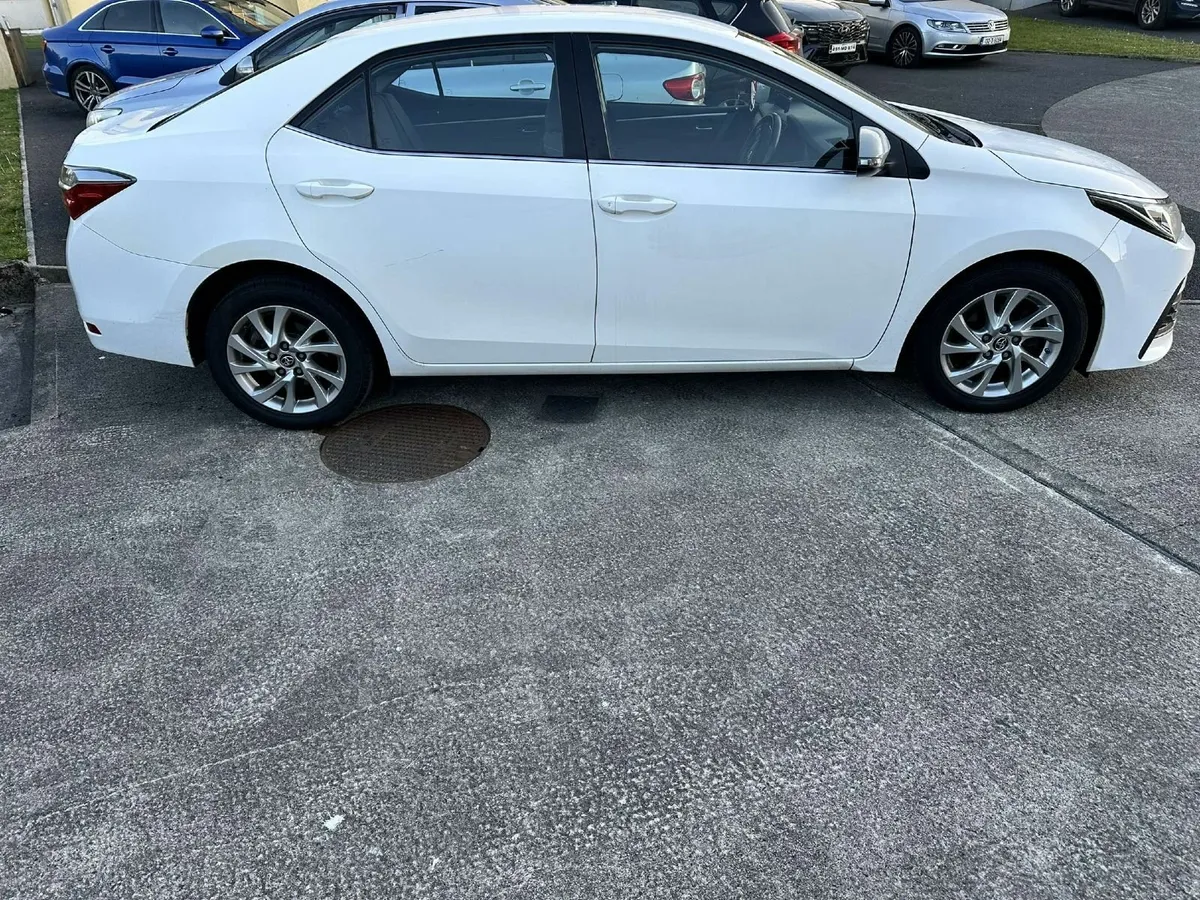 Toyota Corolla 2017 - Image 4