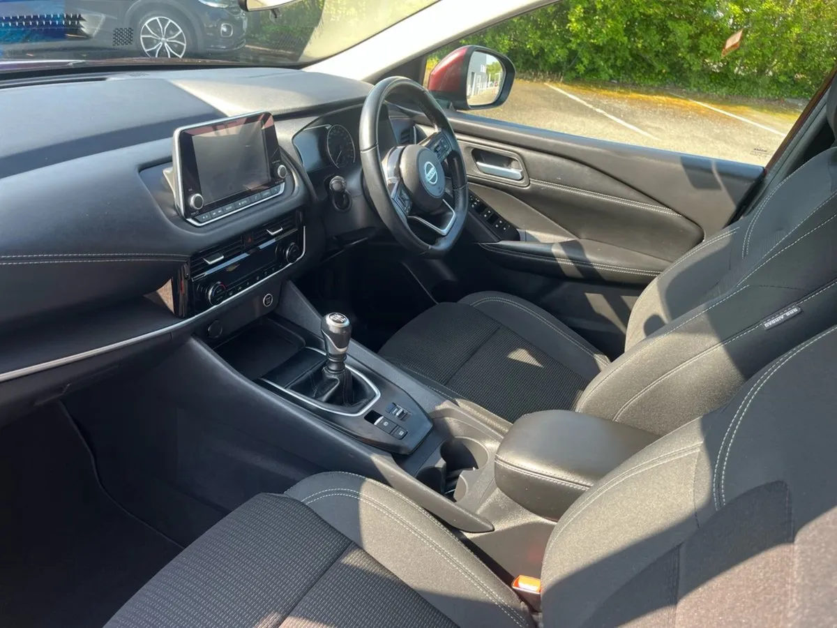 Nissan QASHQAI SV 1.3 Mhev Manual - Image 3