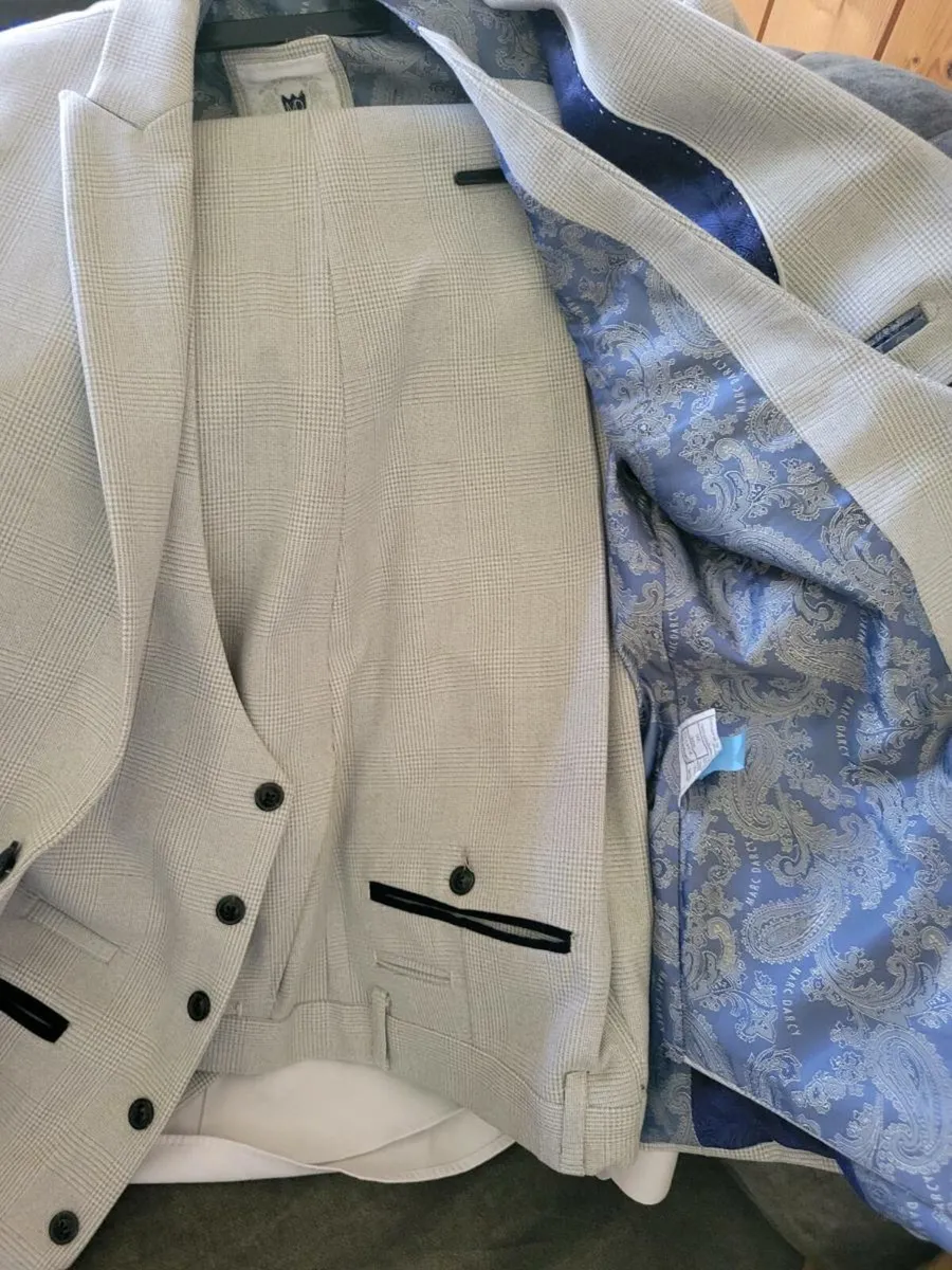 3 piece suit - Image 3