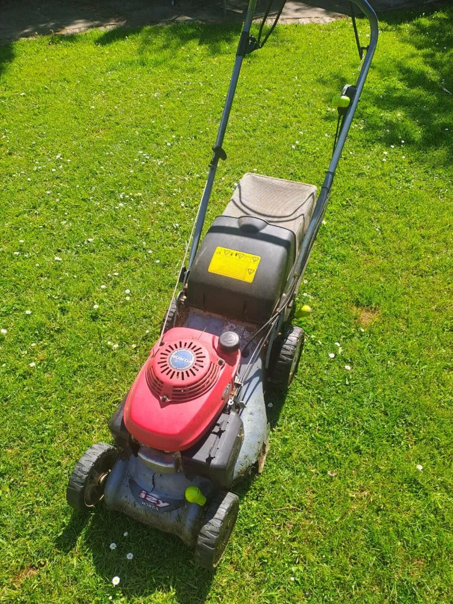 Honda petrol mower - Image 1