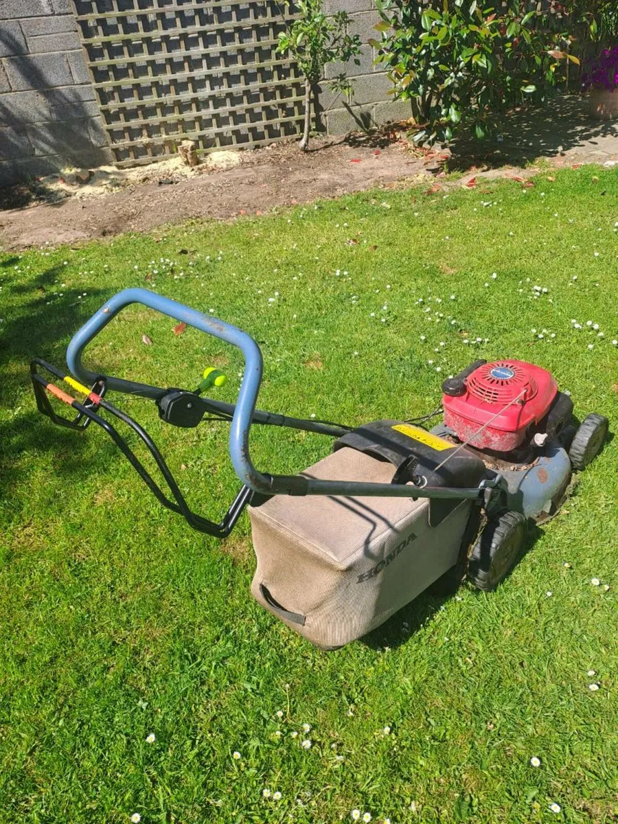 Honda petrol mower - Image 3