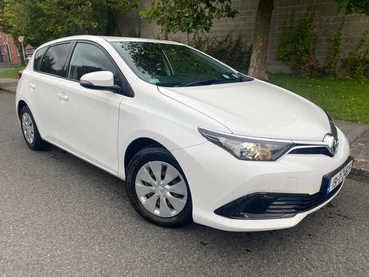 Toyota Auris 2019  1.4 D-4D TERRA 4DR - Image 1