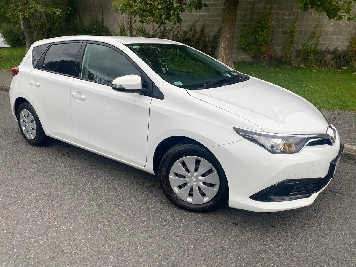 Toyota Auris 2019  1.4 D-4D TERRA 4DR - Image 2