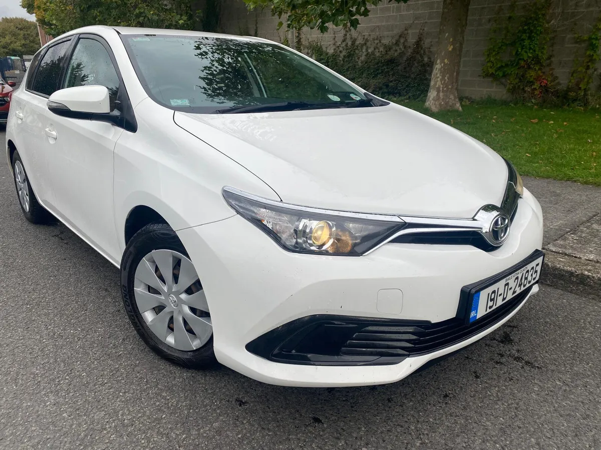 Toyota Auris 2019  1.4 D-4D TERRA 4DR - Image 3