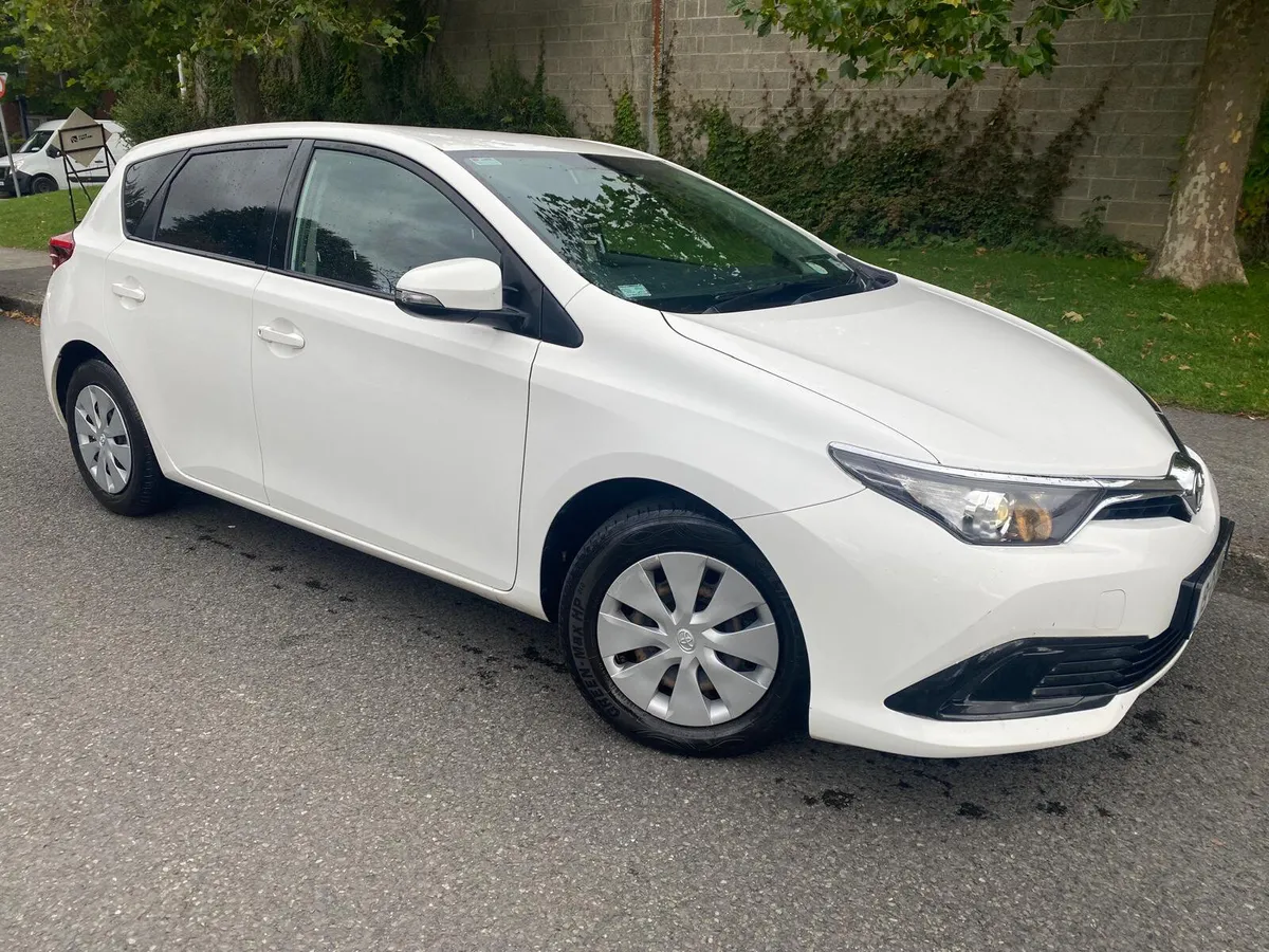 Toyota Auris 2019  1.4 D-4D TERRA 4DR - Image 4