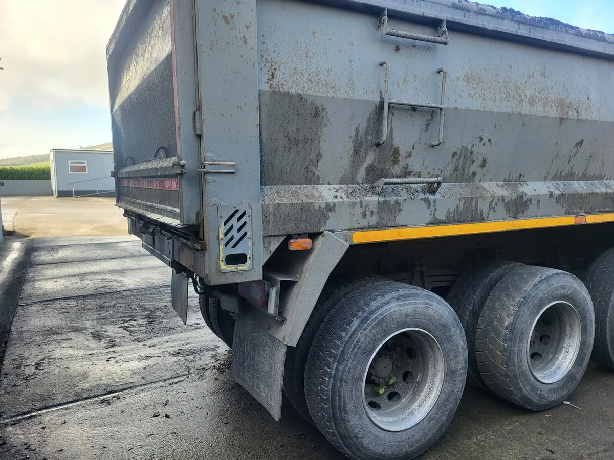Volvo tipper - Image 4