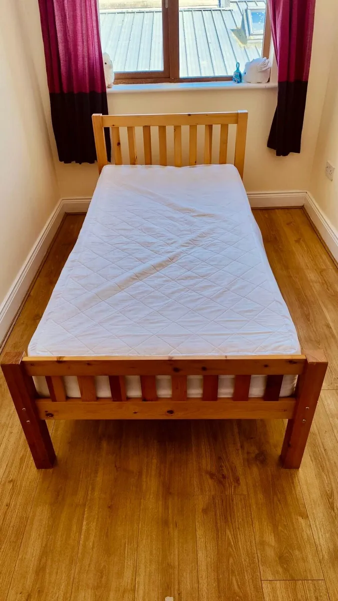 Single bed with mattress - Image 1