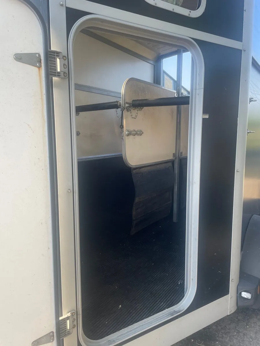 Ifor Williams HB506 Horse Trailer - Image 4