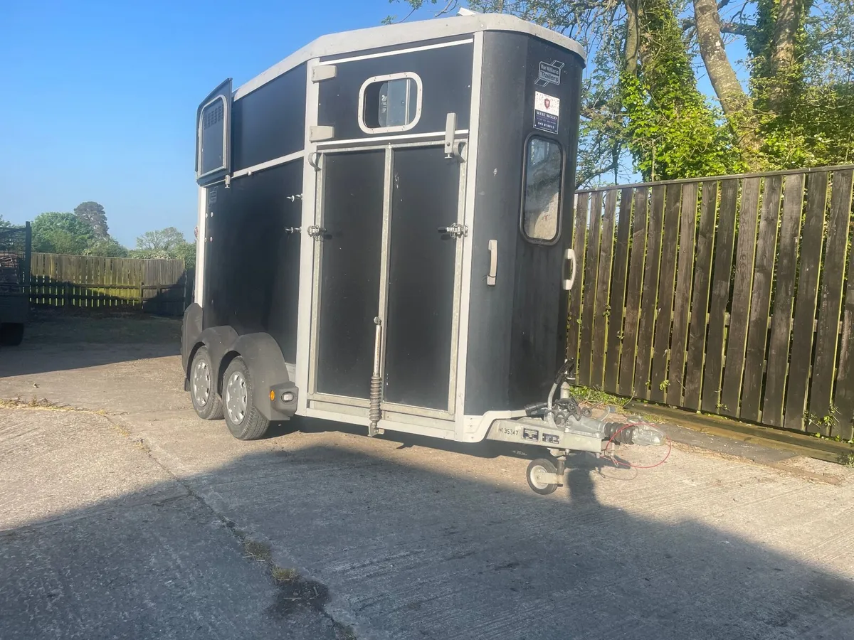Ifor Williams HB506 Horse Trailer - Image 1