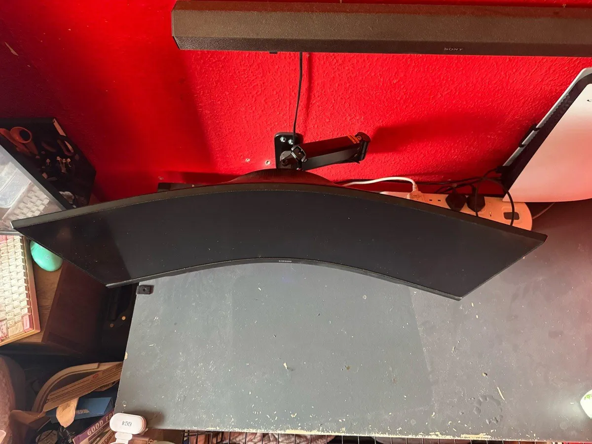 Samsung G5 Odyssey 34” Curved Gaming Monitor - Image 2