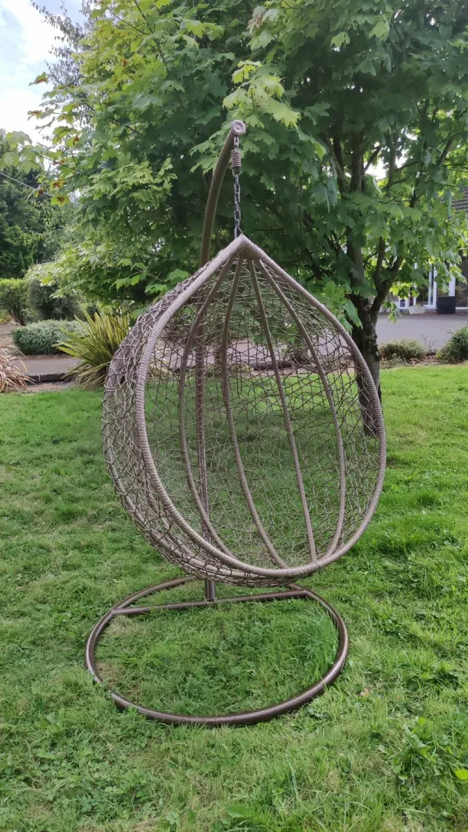 Hanging Swings Eggs – Metal Frame –Free delivery - Image 1