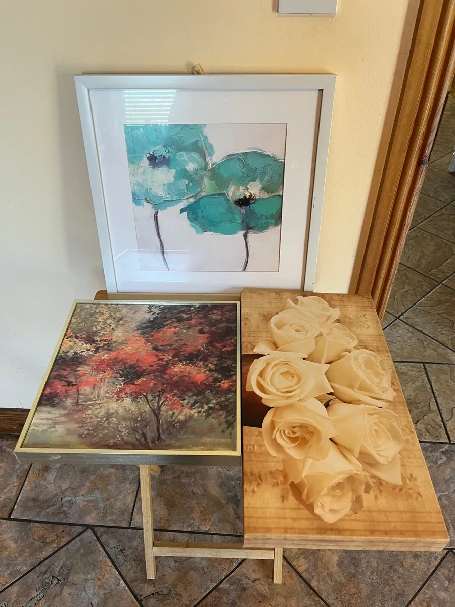 Selection of canvases - Image 4