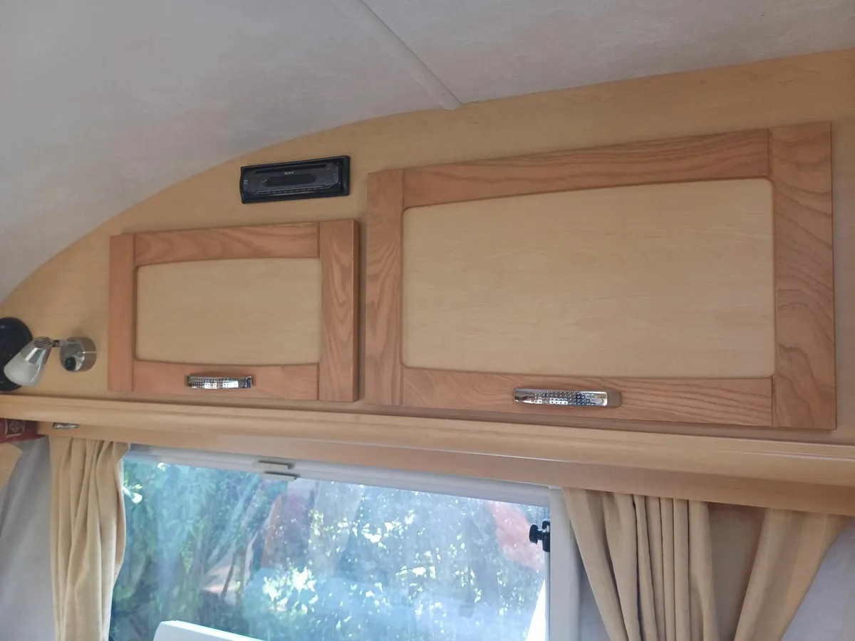 Elddis Avante 5 berth Caravan with Awning - Image 4