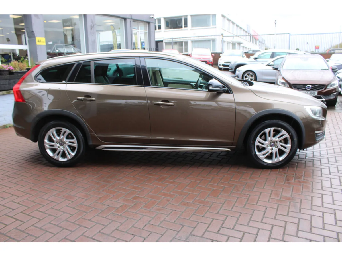 Volvo V60 2.0D4 CROSS COUNTRY5DR ESTATE AUTOMATIC - Image 3