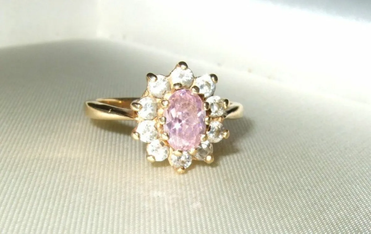 Vintage Hallmarked Yellow Gold Cluster - Image 2