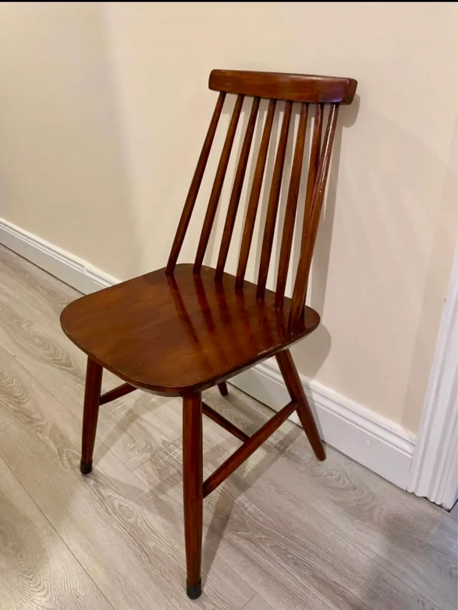 Four chairs - Image 1