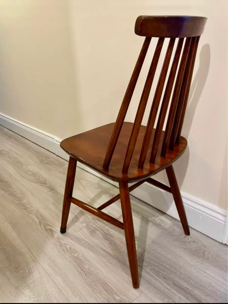 Four chairs - Image 2
