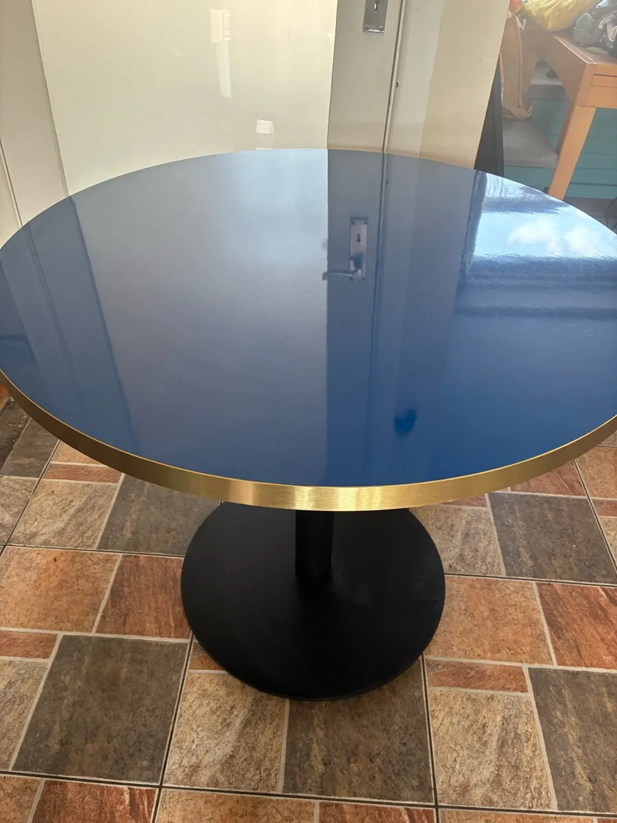 CIRCULAR- BLUE DINING TABLE - Image 1