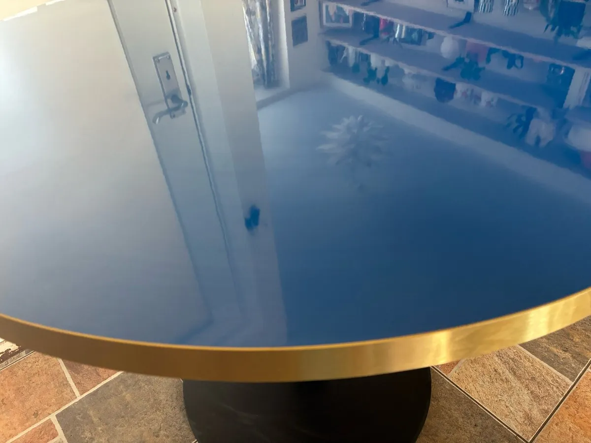 CIRCULAR- BLUE DINING TABLE - Image 2