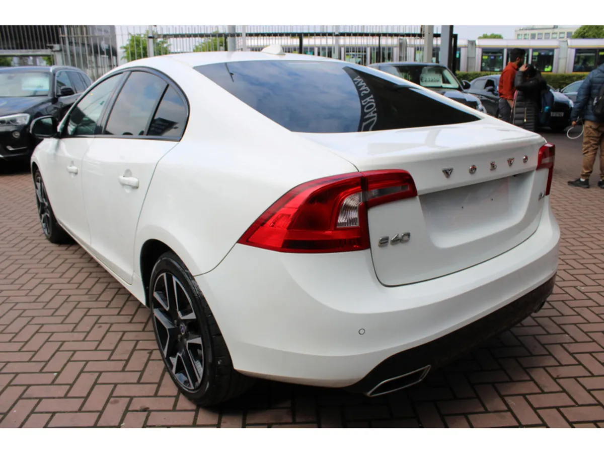 Volvo S60 2.0D4 SE LUXURY 4DR SALOON AUTOMATIC // - Image 4