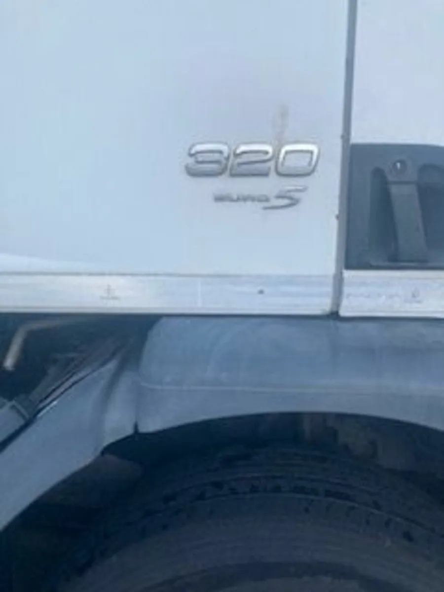 09 Volvo FE 320 FridgeBody - Image 2