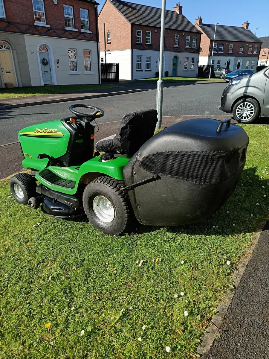 John deere ride on lawnmower - Image 2