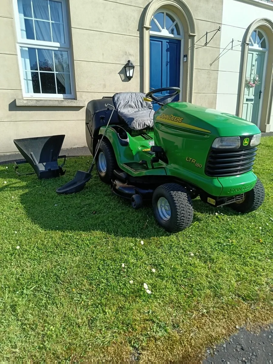John deere ride on lawnmower - Image 4
