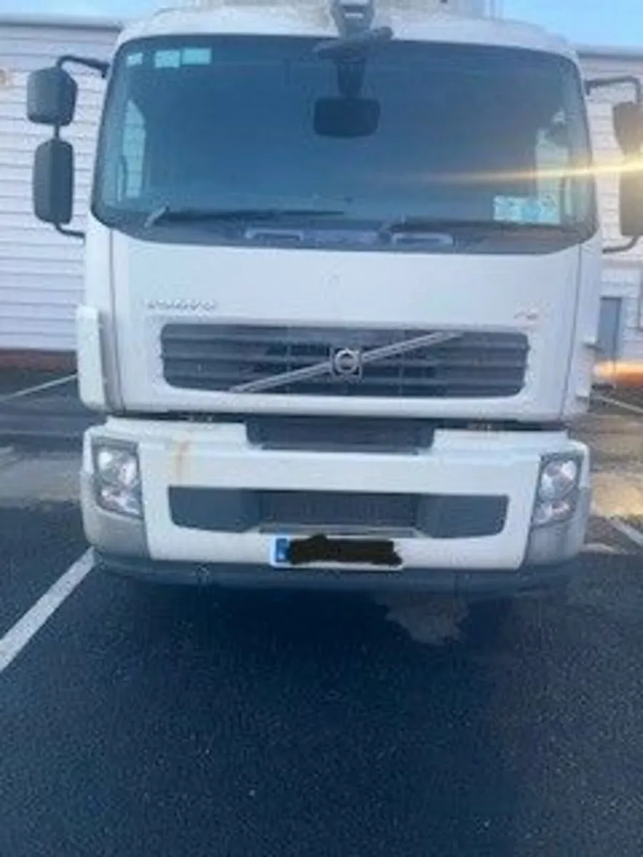 09 Volvo FE 320 FridgeBody - Image 1