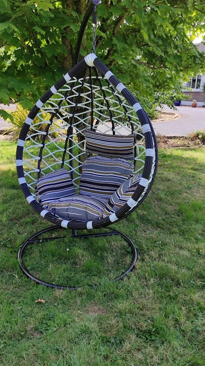 Hanging Swings Eggs – Metal Frame – Free Delivery - Image 1