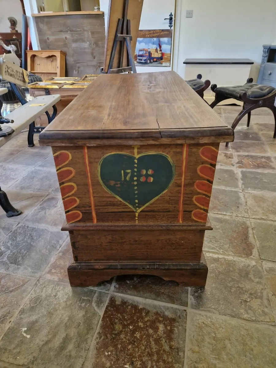 Vintage oak trunk, folk art decoration - Image 2